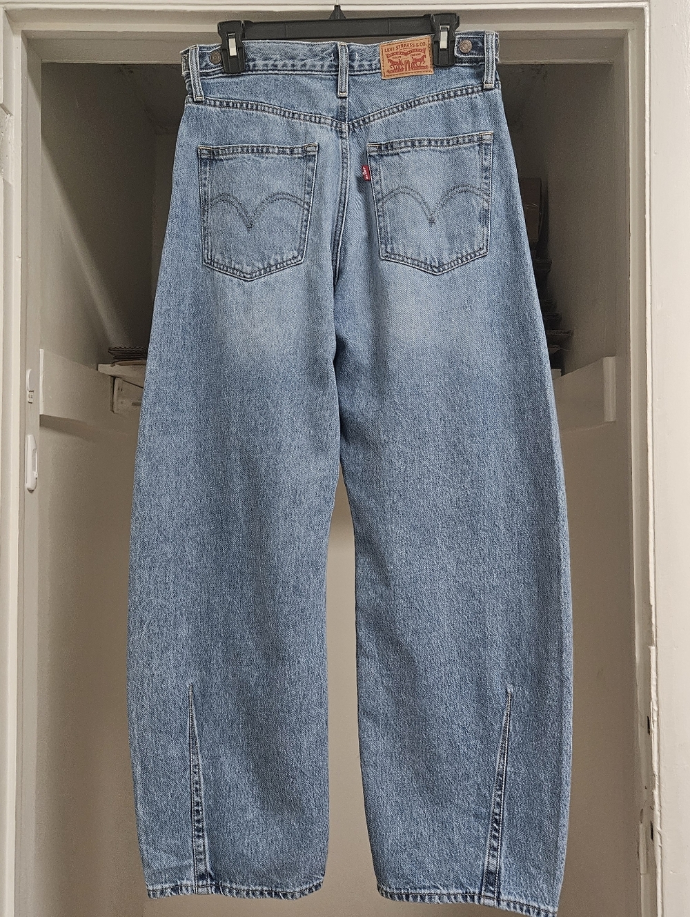 LEVI'S CINCH BARREL WOMEN'S JEANS 29 - Picture 10 of 10